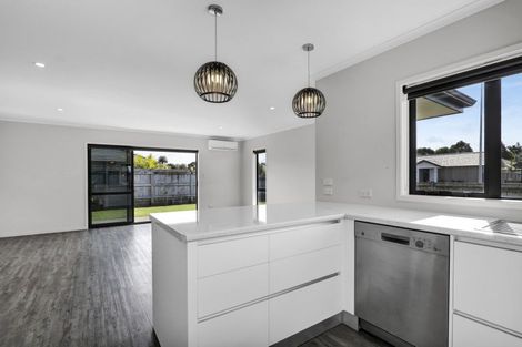 Photo of property in 16 Keene Drive, Bell Block, New Plymouth, 4312