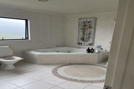 Photo of property in 106 Meadowland Drive, Somerville, Auckland, 2014