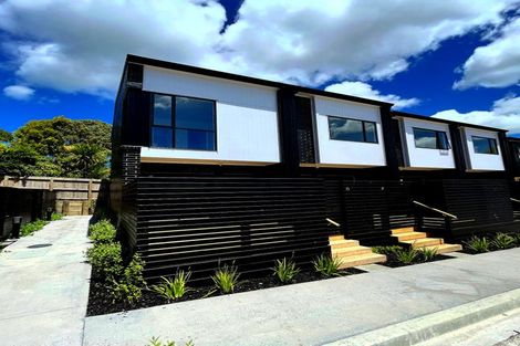 Photo of property in 15 Meg Lane, Glen Eden, Auckland, 0602