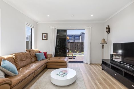 Photo of property in 17 Sacred Kingfisher Road, Hobsonville, Auckland, 0616