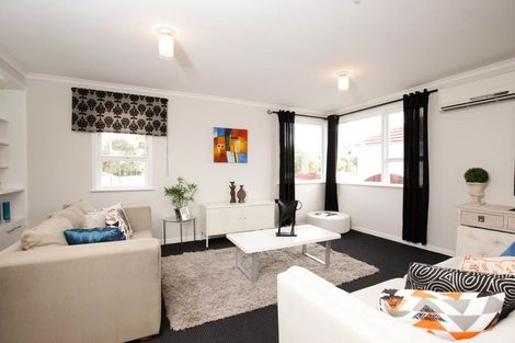 Photo of property in 10 Royal View Road, Te Atatu South, Auckland, 0610