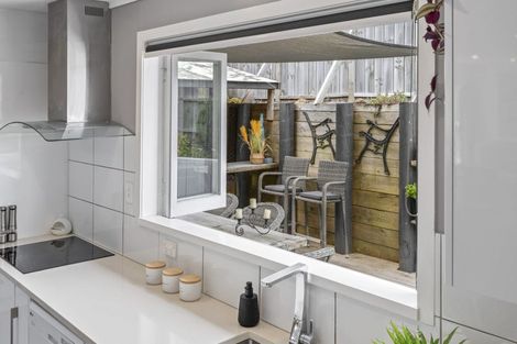 Photo of property in 7 Norman Road, Titirangi, Auckland, 0604