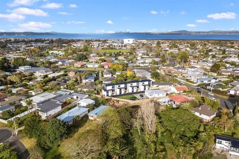 Photo of property in 9 Springbank Lane, Te Atatu Peninsula, Auckland, 0610
