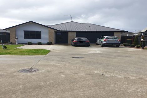 Photo of property in 14 Modello Lane, Waiuku, 2123