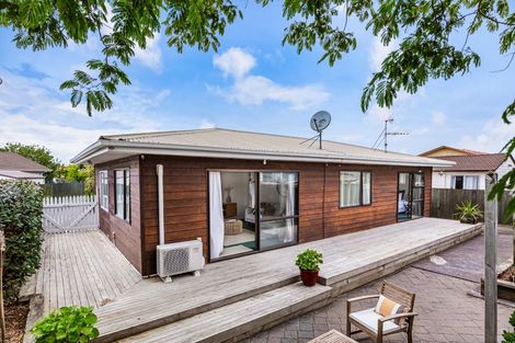 Photo of property in 16 Glenhaven Place, Te Atatu Peninsula, Auckland, 0610