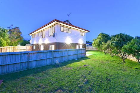 Photo of property in 13 Quo Vadis Place, Red Beach, 0932