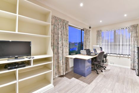 Photo of property in 13 Quo Vadis Place, Red Beach, 0932