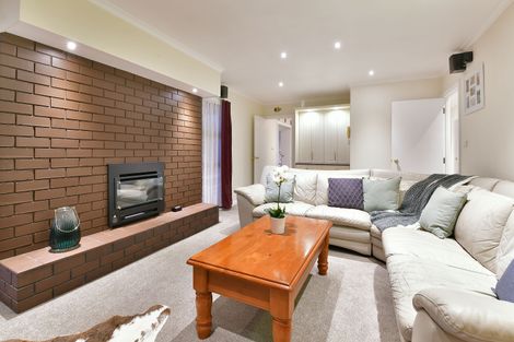 Photo of property in 13 Quo Vadis Place, Red Beach, 0932