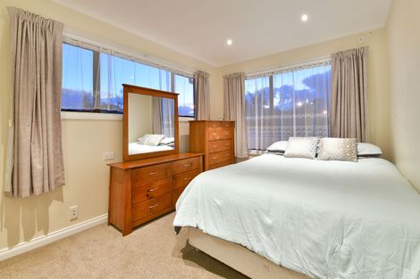 Photo of property in 13 Quo Vadis Place, Red Beach, 0932