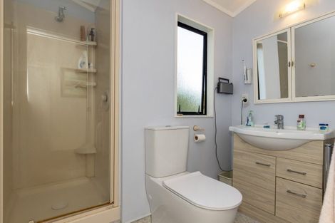 Photo of property in 2 Lavinia Grove, Waikanae Beach, Waikanae, 5036