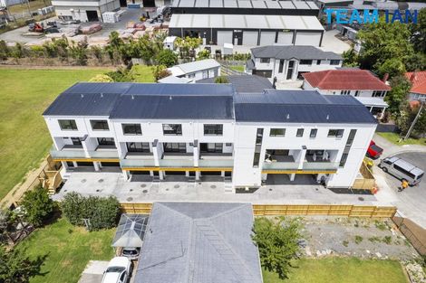 Photo of property in 1/68 Smythe Road, Henderson, Auckland, 0612