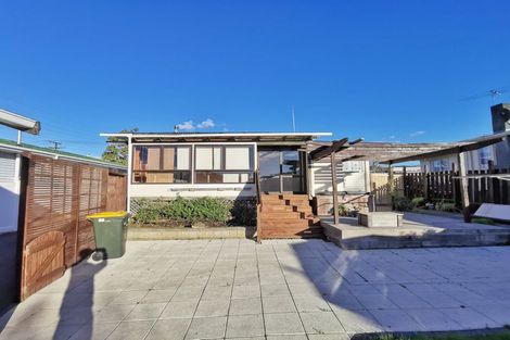 Photo of property in 6 Marlene Avenue, Te Atatu South, Auckland, 0610