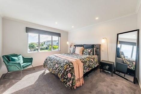 Photo of property in 17 Sumner Terrace, Aotea, Porirua, 5024