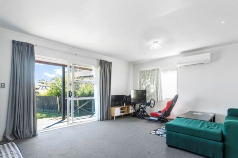 Photo of property in 73a Heathdale Crescent, Papakura, 2110