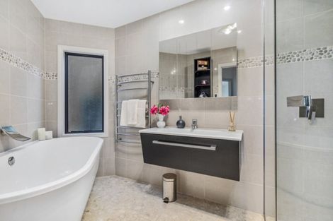 Photo of property in 29 Speedy Crescent, Hillcrest, Auckland, 0627