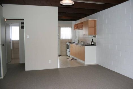 Photo of property in 9/5 Keeling Road, Henderson, Auckland, 0612