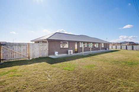 Photo of property in 26 Sardinia Grove, Fitzherbert, Palmerston North, 4410