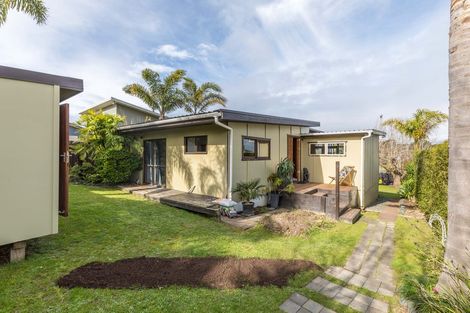 Photo of property in 35 Neptune Avenue, Beach Haven, Auckland, 0626
