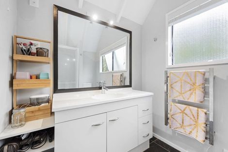 Photo of property in 117 Daffodil Street, Titirangi, Auckland, 0604