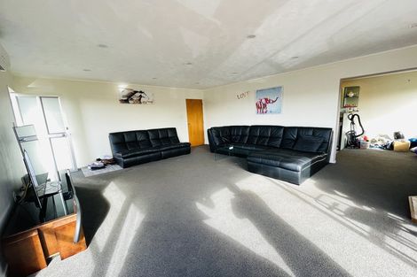 Photo of property in 21 Sunnyside Road, Sunnyvale, Auckland, 0612