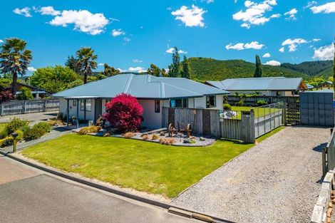 Photo of property in 2 Mayer Crescent, Wakefield, 7025