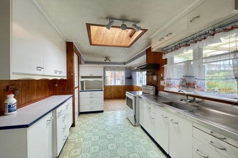 Photo of property in 3 Lavelle Road, Henderson, Auckland, 0612