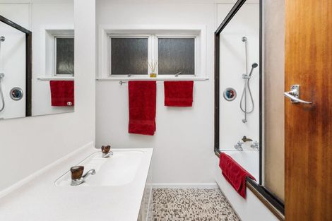 Photo of property in 5a Mckenzie Road, Mangere Bridge, Auckland, 2022