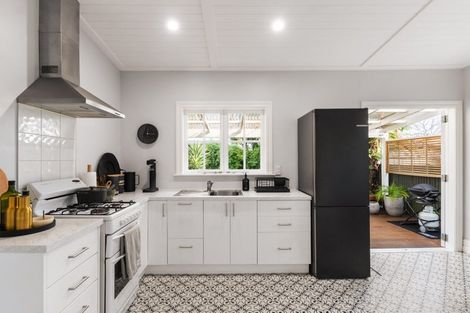 Photo of property in 14 Root Street, Gisborne, 4010