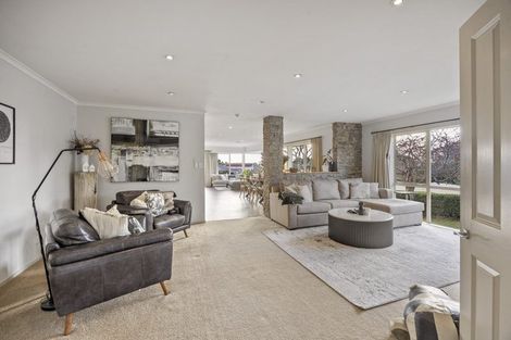 Photo of property in 1 Orlando Close, Frankleigh Park, New Plymouth, 4310