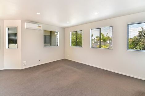 Photo of property in 16 Carento Way, Stanmore Bay, Whangaparaoa, 0932