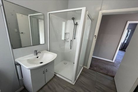 Photo of property in 98/98a Weraroa Road, Levin, 5510