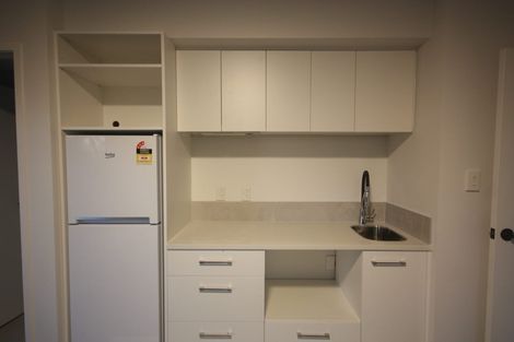 Photo of property in 3/104 East Coast Road, Forrest Hill, Auckland, 0620