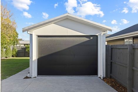 Photo of property in 185 Bowhill Road, New Brighton, Christchurch, 8083