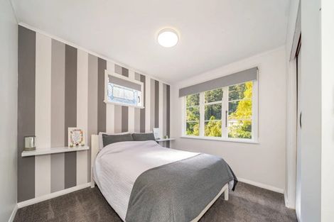 Photo of property in 114 Pinehaven Road, Pinehaven, Upper Hutt, 5019