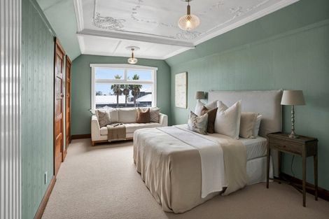 Photo of property in 10 Mangorei Road, Strandon, New Plymouth, 4312