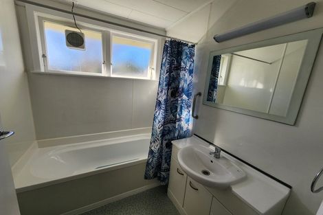 Photo of property in 1/6 Moeraki Road, Maoribank, Upper Hutt, 5018