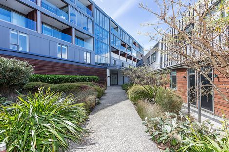 Photo of property in Patent 326 Apartments, 326 Evans Bay Parade, Hataitai, Wellington, 6021