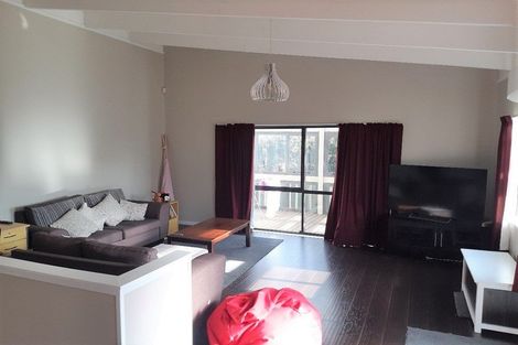Photo of property in 2/20 Waverley Avenue, Glenfield, Auckland, 0629