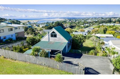 Photo of property in 52 Cullen Street, Mangawhai Heads, Mangawhai, 0505
