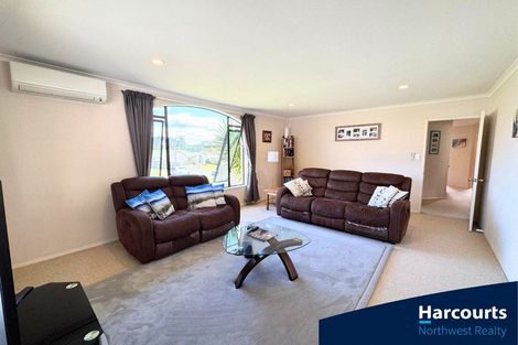 Photo of property in 20 Reybert Place, Massey, Auckland, 0614