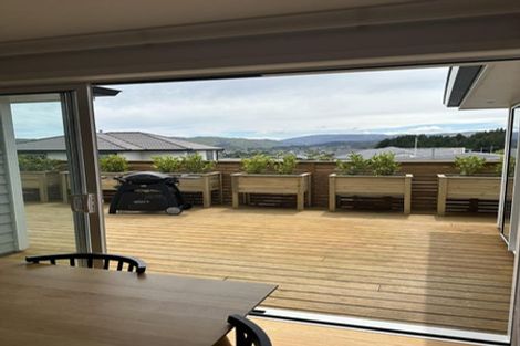 Photo of property in 8 Roundhouse Close, Whitby, Porirua, 5024