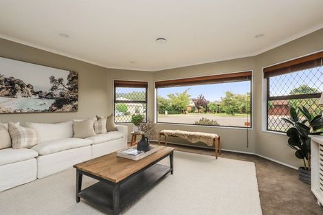 Photo of property in 13 Knightsbridge Place, Taradale, Napier, 4112