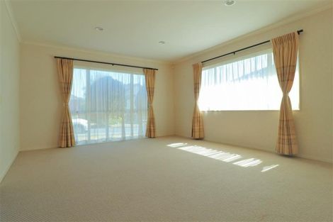 Photo of property in 22 Maybole Drive, Flat Bush, Auckland, 2016