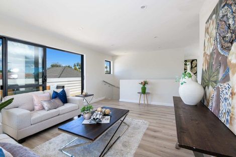 Photo of property in 2/11 Avondale Road, Taradale, Napier, 4112