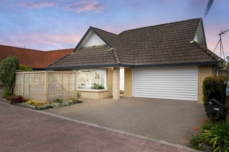 Photo of property in 2/12 Nakhle Place, Manurewa, Auckland, 2105