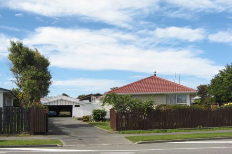 Photo of property in 14 Royal Park Drive, Parklands, Christchurch, 8083