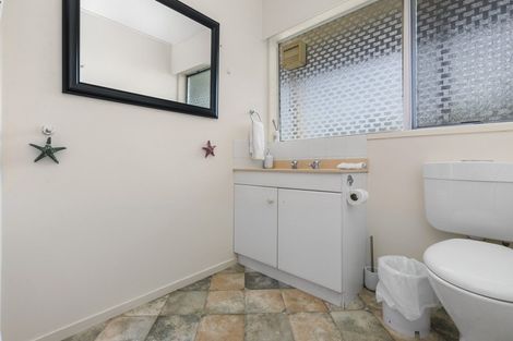 Photo of property in 10 Naera Place, Kawaha Point, Rotorua, 3010