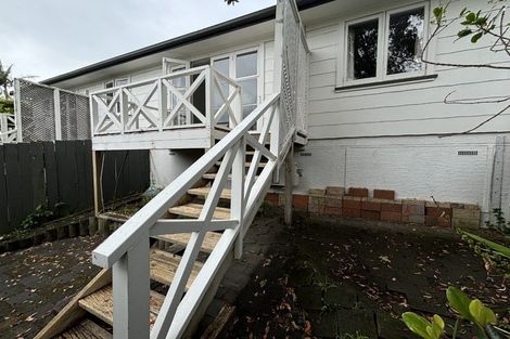 Photo of property in 2/10 William Bond Street, Stanley Point, Auckland, 0624