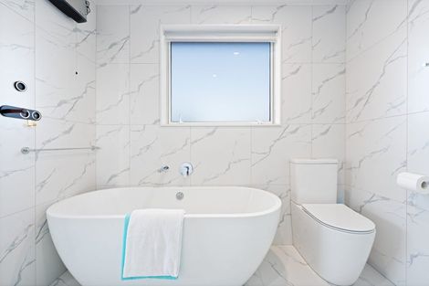 Photo of property in 38a Pokapu Street, Titirangi, Auckland, 0600