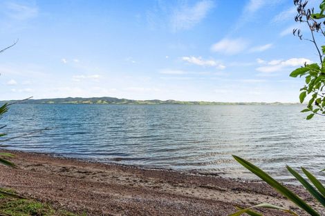 Photo of property in 100 Manganese Point Road, Tamaterau, Whangarei, 0174